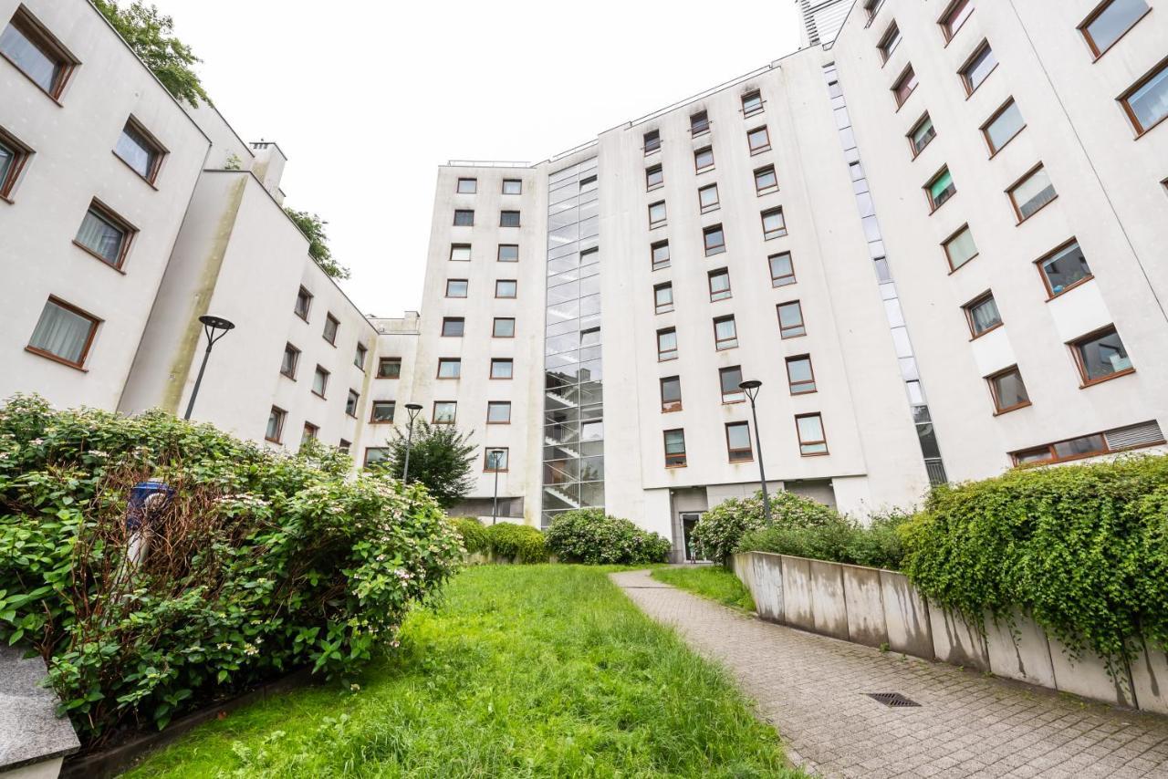 Metro Kondratowicza Spacious Apartment Warsaw Luaran gambar